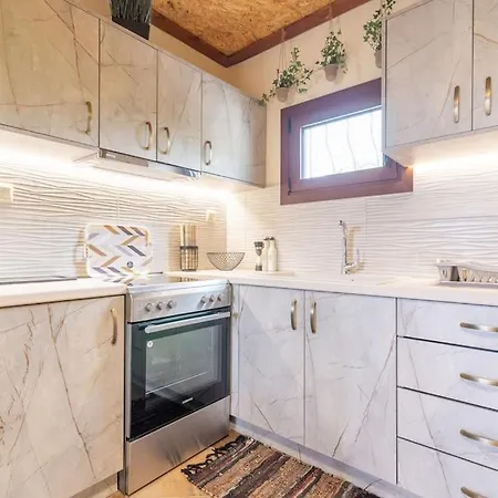 Relaxing Stonehouse Kamara With Jacuzzi Pombia