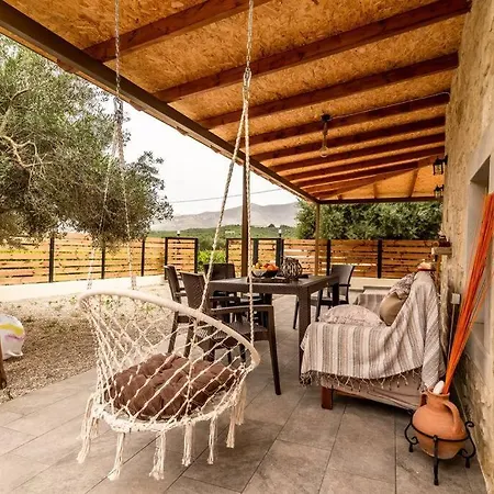 Relaxing Stonehouse Kamara With Jacuzzi
