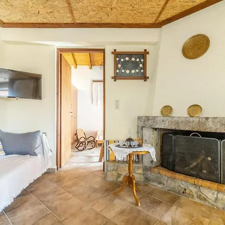 Relaxing Stonehouse Kamara With Jacuzzi Case de vacanță Pombia
