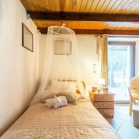 Relaxing Stonehouse Kamara With Jacuzzi Case de vacanță *