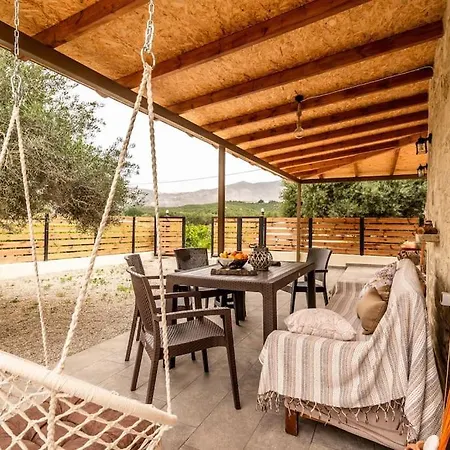 Relaxing Stonehouse Kamara With Jacuzzi *
