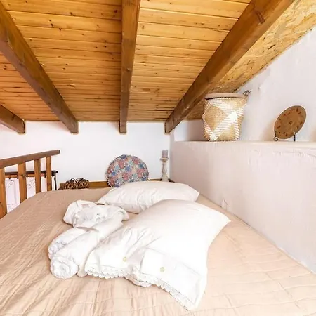 Relaxing Stonehouse Kamara With Jacuzzi Case de vacanță