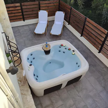 Case de vacanță Relaxing Stonehouse Kamara With Jacuzzi