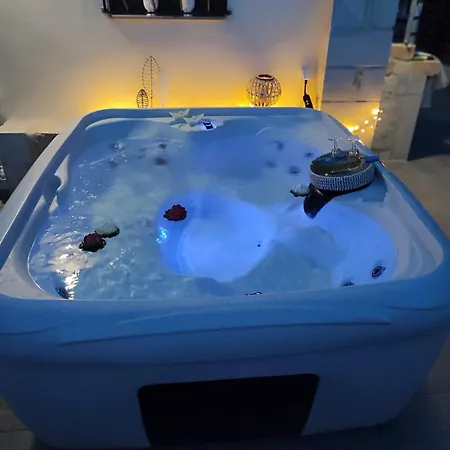 Relaxing Stonehouse Kamara With Jacuzzi * Pombia
